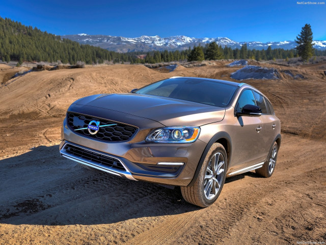 Volvo V60 Cross Country фото