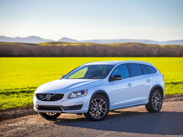 Volvo V60 Cross Country фото