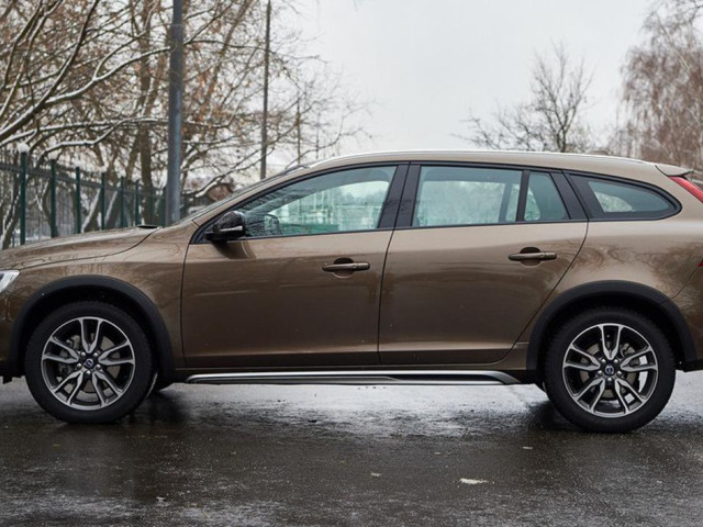 Volvo V60 Cross Country фото