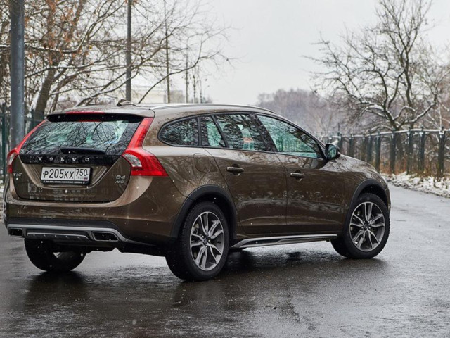 Volvo V60 Cross Country фото