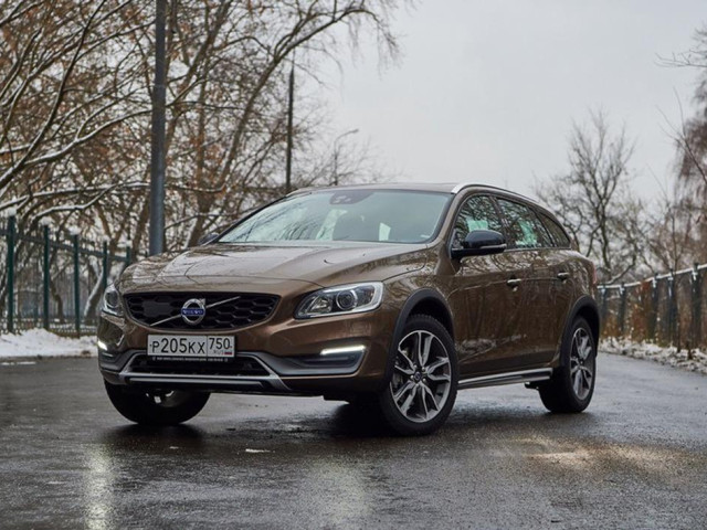 Volvo V60 Cross Country фото