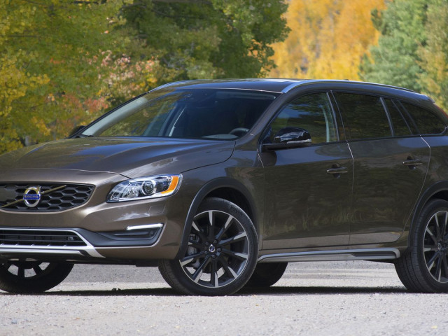 Volvo V60 Cross Country фото