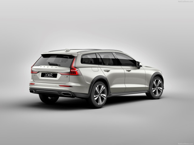 Volvo V60 Cross Country фото