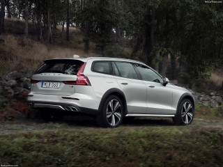 Volvo V60 Cross Country фото