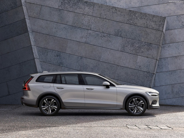 Volvo V60 Cross Country фото