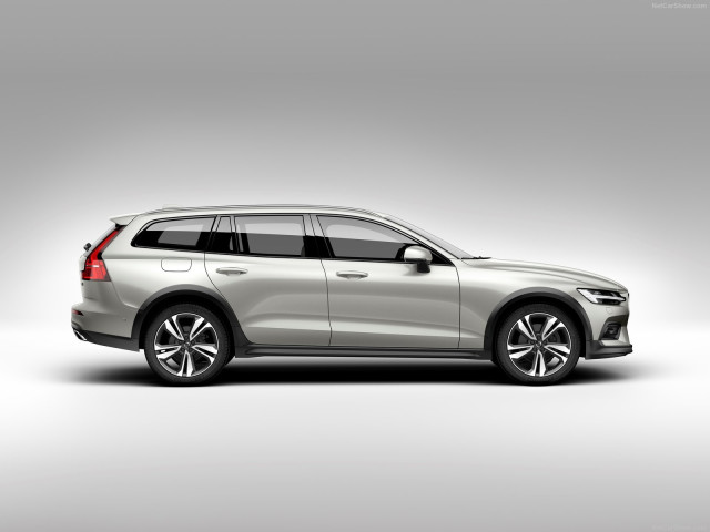 Volvo V60 Cross Country фото