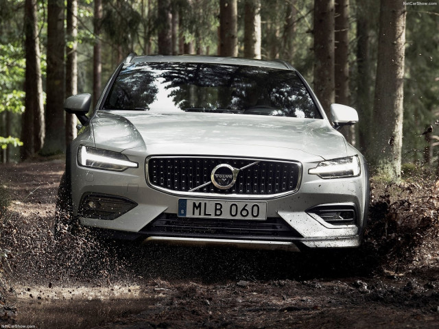 Volvo V60 Cross Country фото