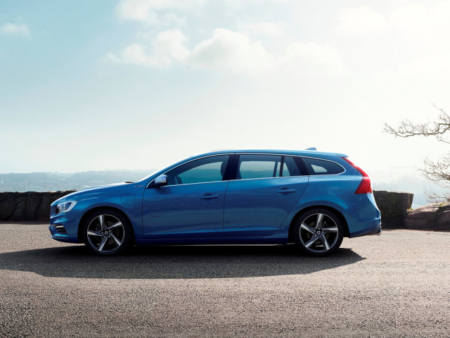 Volvo V60 Plug-in Hybrid R-Design фото