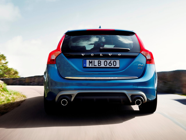 Volvo V60 Plug-in Hybrid R-Design фото