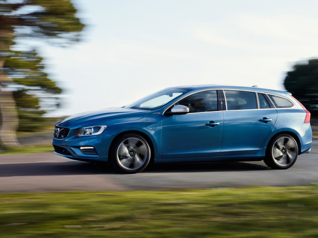 Volvo V60 Plug-in Hybrid R-Design фото