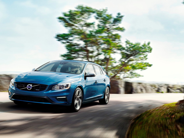 Volvo V60 Plug-in Hybrid R-Design фото