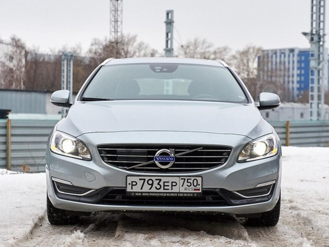 Volvo V60 Plug-in Hybrid фото