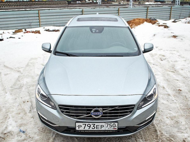 Volvo V60 Plug-in Hybrid фото