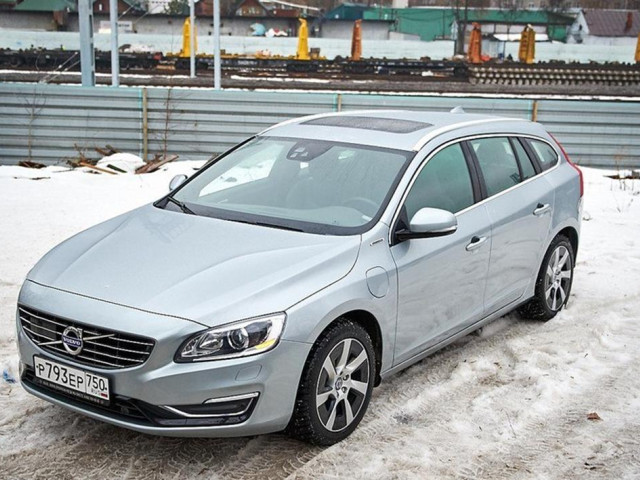 Volvo V60 Plug-in Hybrid фото