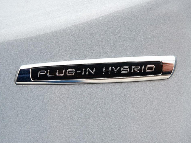 Volvo V60 Plug-in Hybrid фото