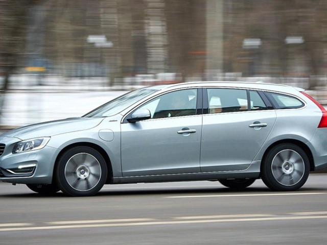 Volvo V60 Plug-in Hybrid фото