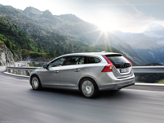 Volvo V60 Plug-in Hybrid фото