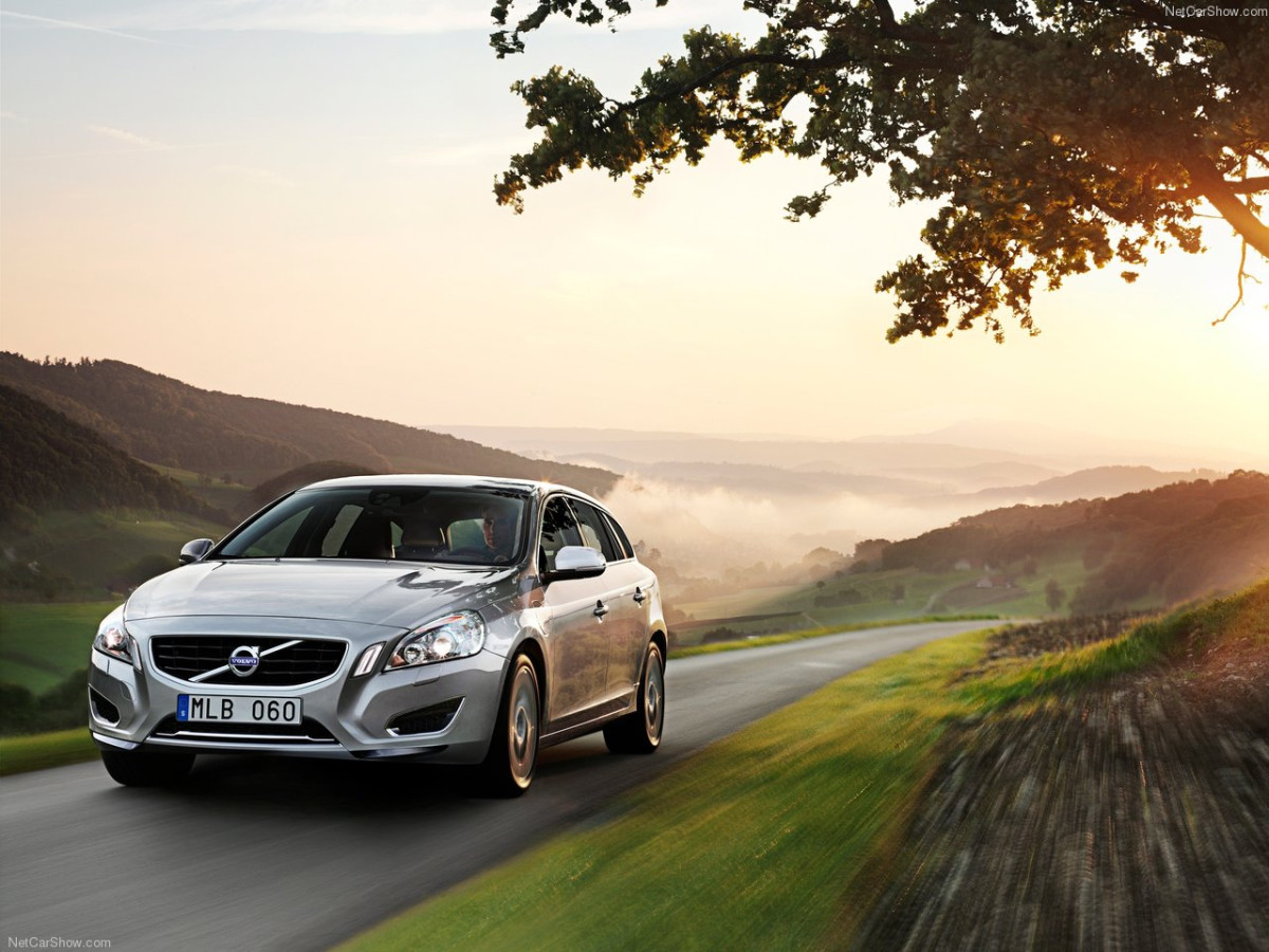 Volvo V60 Plug-in Hybrid фото 90625