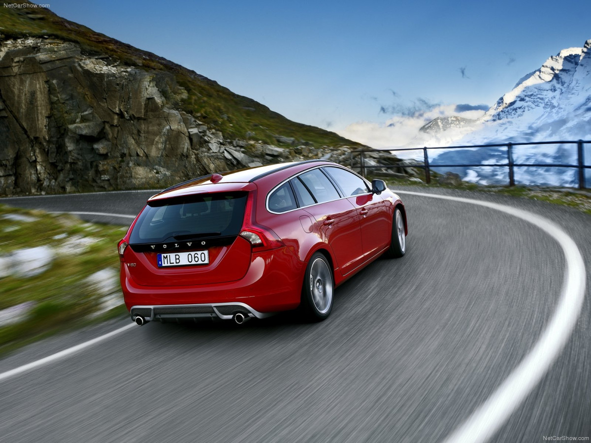 Volvo V60 R-Design фото 78643