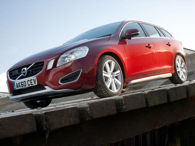 Volvo V60 фото