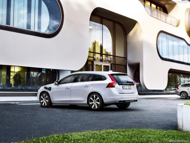 Volvo V60 фото