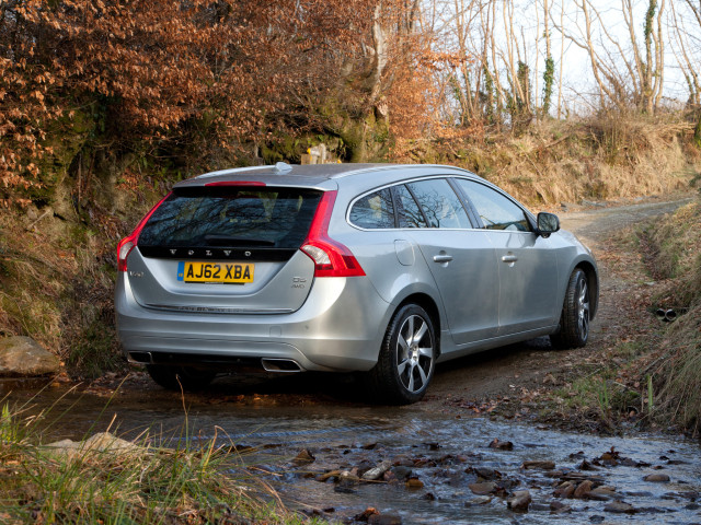 Volvo V60 фото