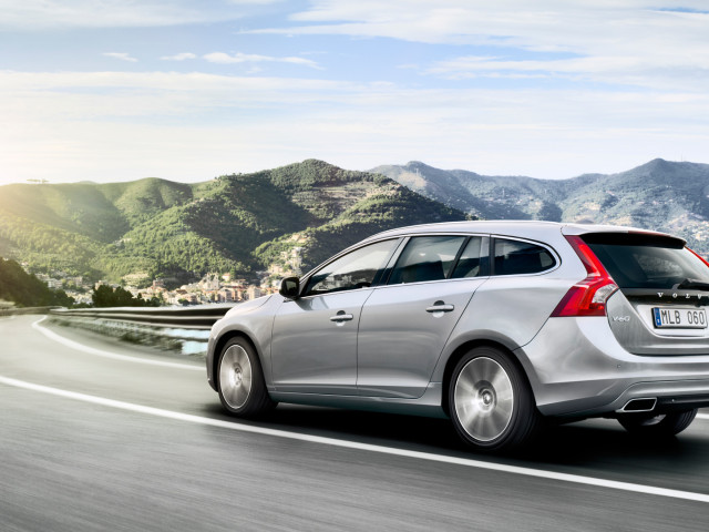 Volvo V60 фото