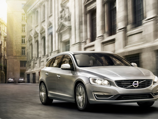 Volvo V60 фото