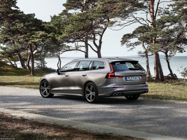 Volvo V60 фото