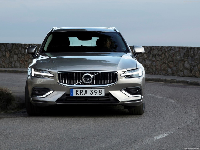 Volvo V60 фото