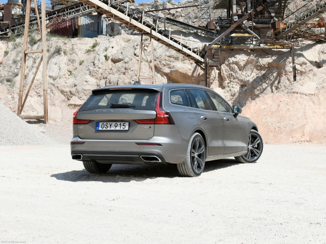 Volvo V60 фото