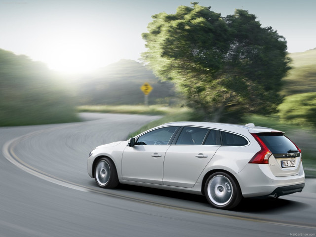 Volvo V60 фото