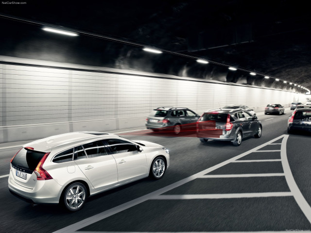 Volvo V60 фото