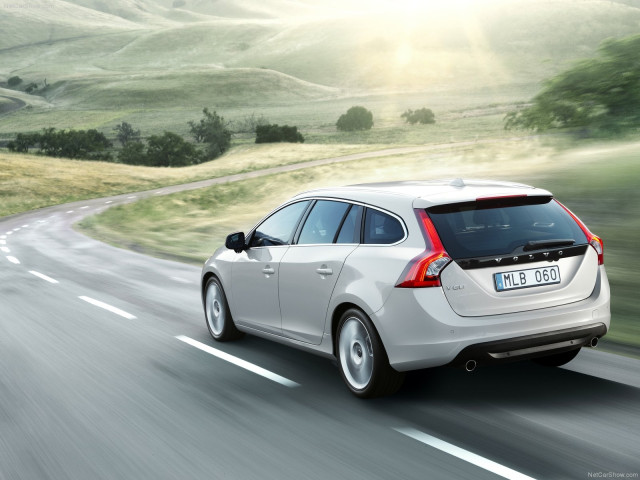 Volvo V60 фото