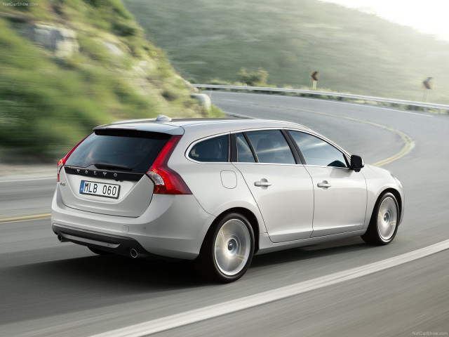 Volvo V60 фото