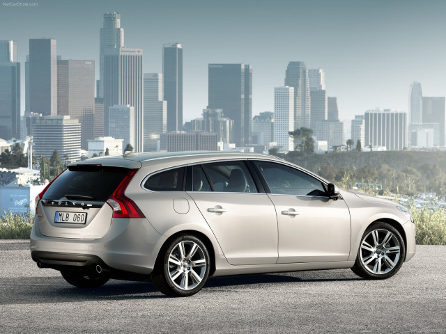 Volvo V60 фото