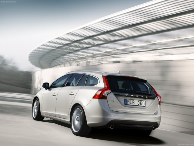 Volvo V60 фото