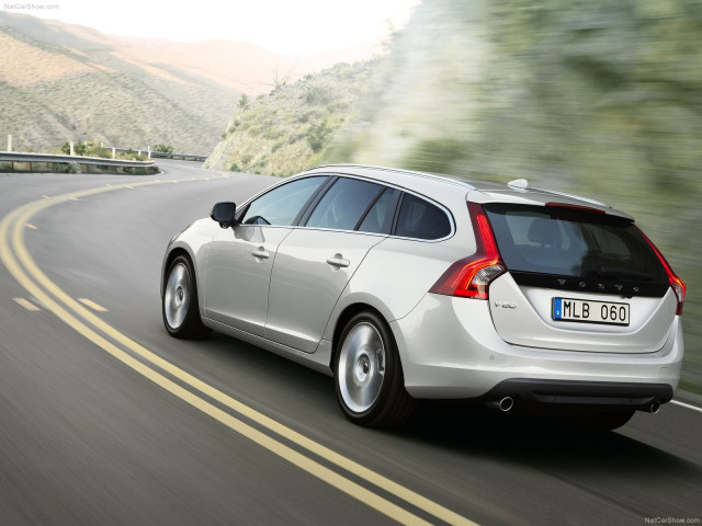 Volvo V60 фото