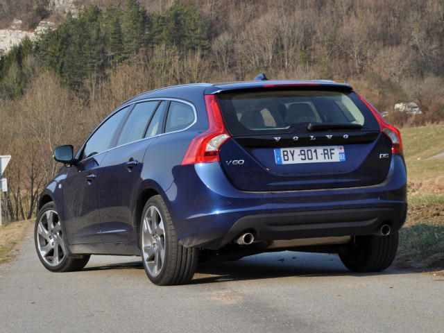 Volvo V60 фото