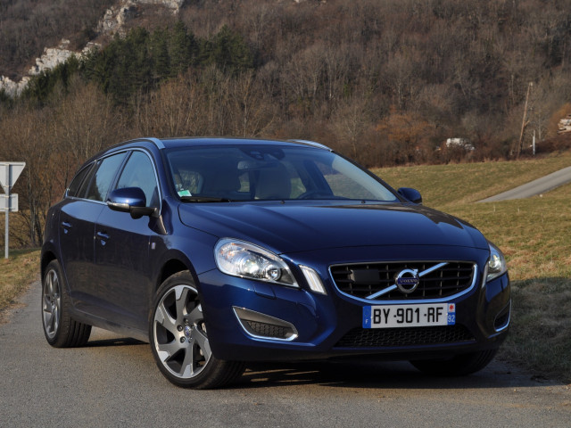 Volvo V60 фото