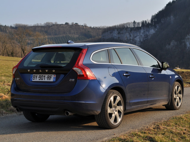 Volvo V60 фото