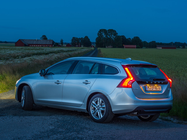 Volvo V60 фото