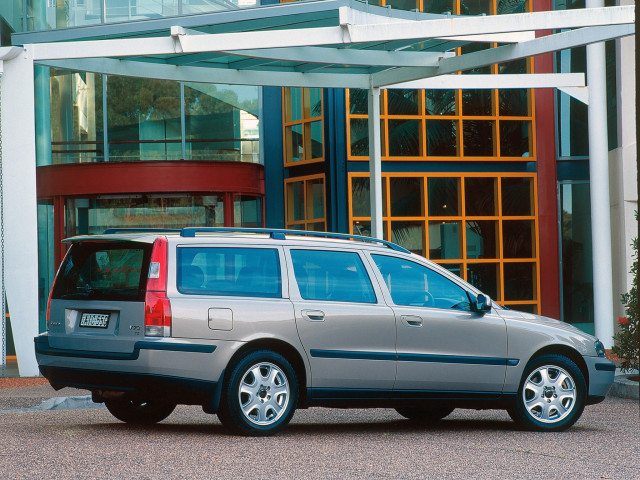 Volvo V70 фото