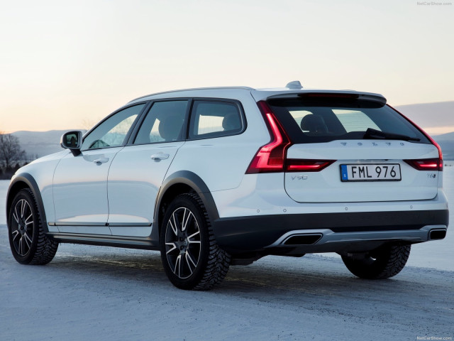 Volvo V90 Cross Country фото