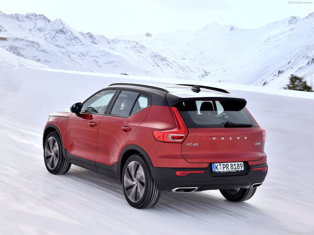 Volvo XC40 фото