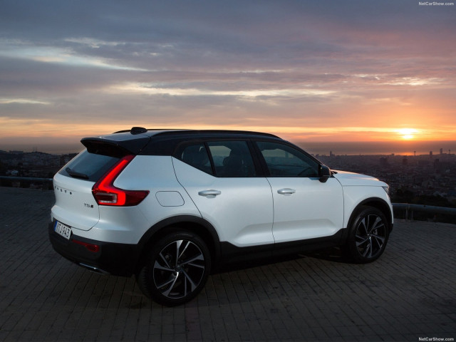 Volvo XC40 фото