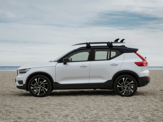 Volvo XC40 фото