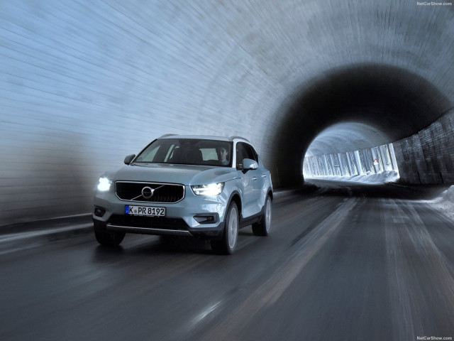 Volvo XC40 фото