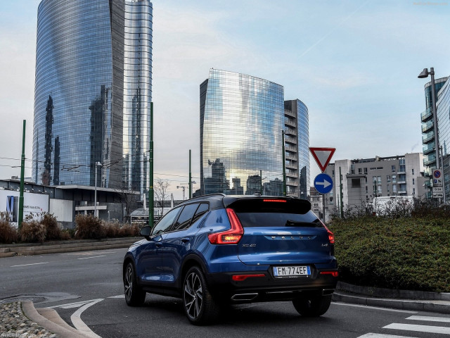 Volvo XC40 фото