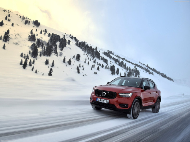 Volvo XC40 фото